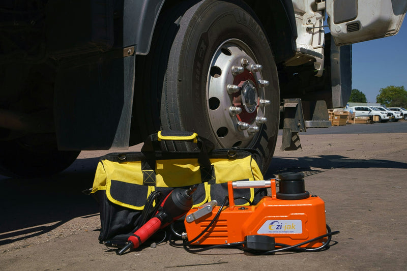 Maxi Jak 10 ton - tyre changing made easy on your heavy vehicles