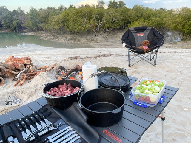 Wildtrak Round 2qt/20.5cm Cast Iron Camp Oven Pot Camping Outdoor Cookware Black
