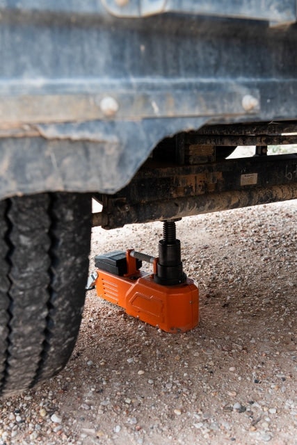 Maxi Jak 10 ton - tyre changing made easy on your heavy vehicles