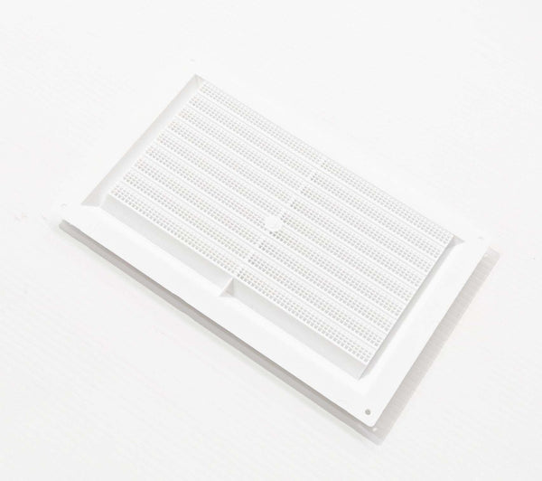 Plastic Vent (Screw On) White 225mm x 150mm